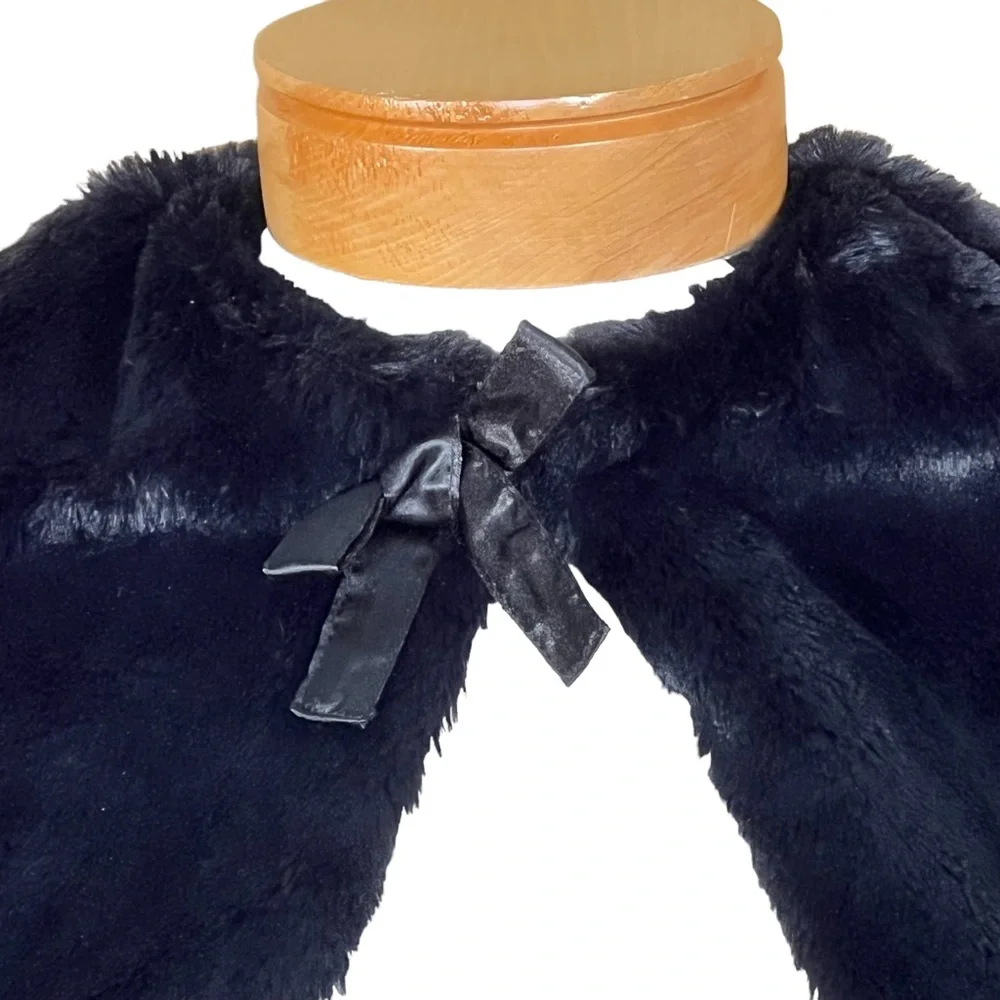 The Children’s Place Faux Fur Black Cape With Button & Loop Closure M 7/8